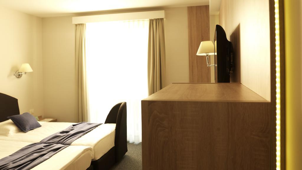 Hotel Mirna - Terme & Wellness Lifeclass Portoroz Exterior photo